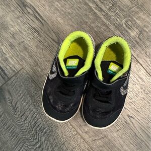 Nike Kids Black and Lime Sneakers - Size US 6C